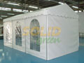 Een SolidGreen kadertent, hier opgebouwd in 3 modules van 5x2,5 meter